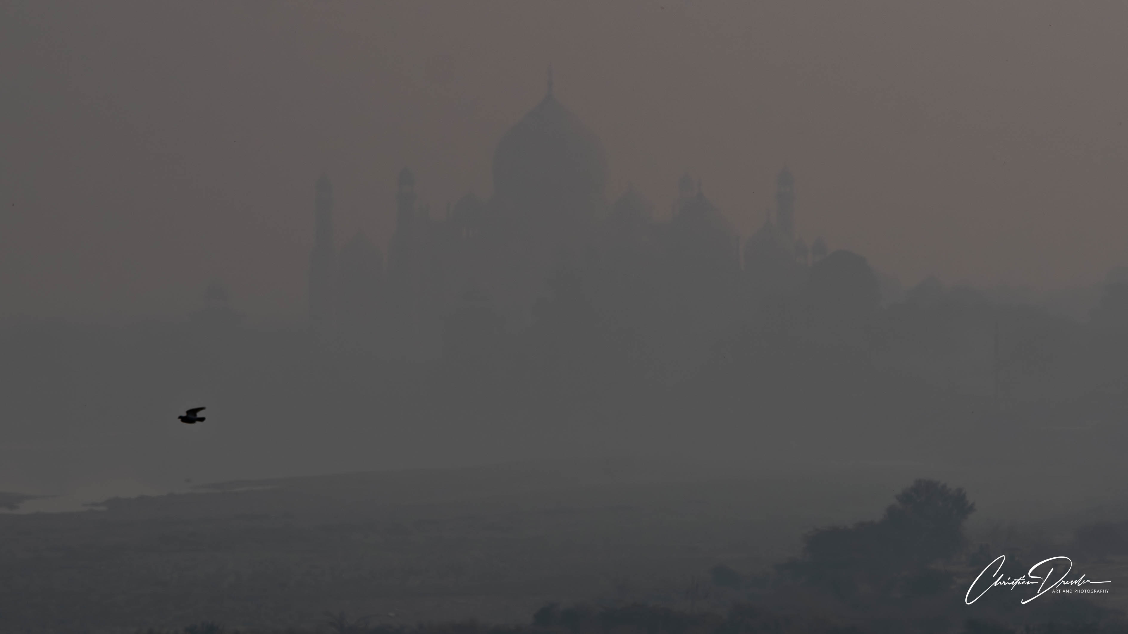 Taj Mahal im Nebel, fotografiert von Christian Dressler